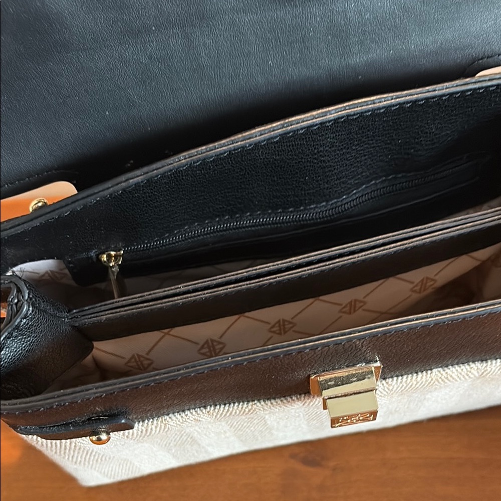 Antonio Milani Black and Cream Handbag - Picture 3 of 11